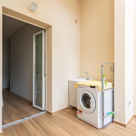 Domus Laetitiae Rooms & Apartments Quartu Sant'Elena Exterior photo
