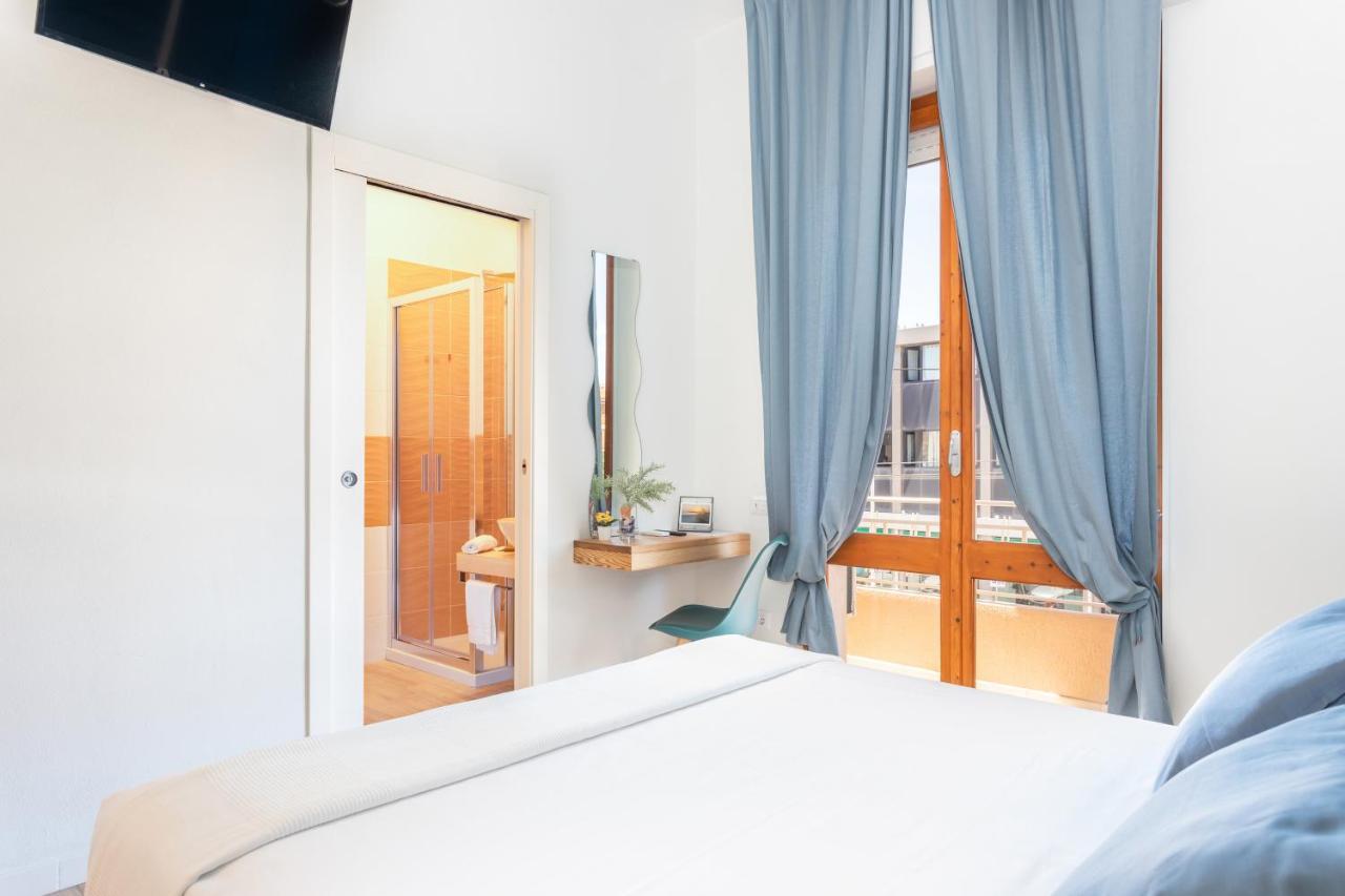Domus Laetitiae Rooms & Apartments Quartu Sant'Elena Exterior photo