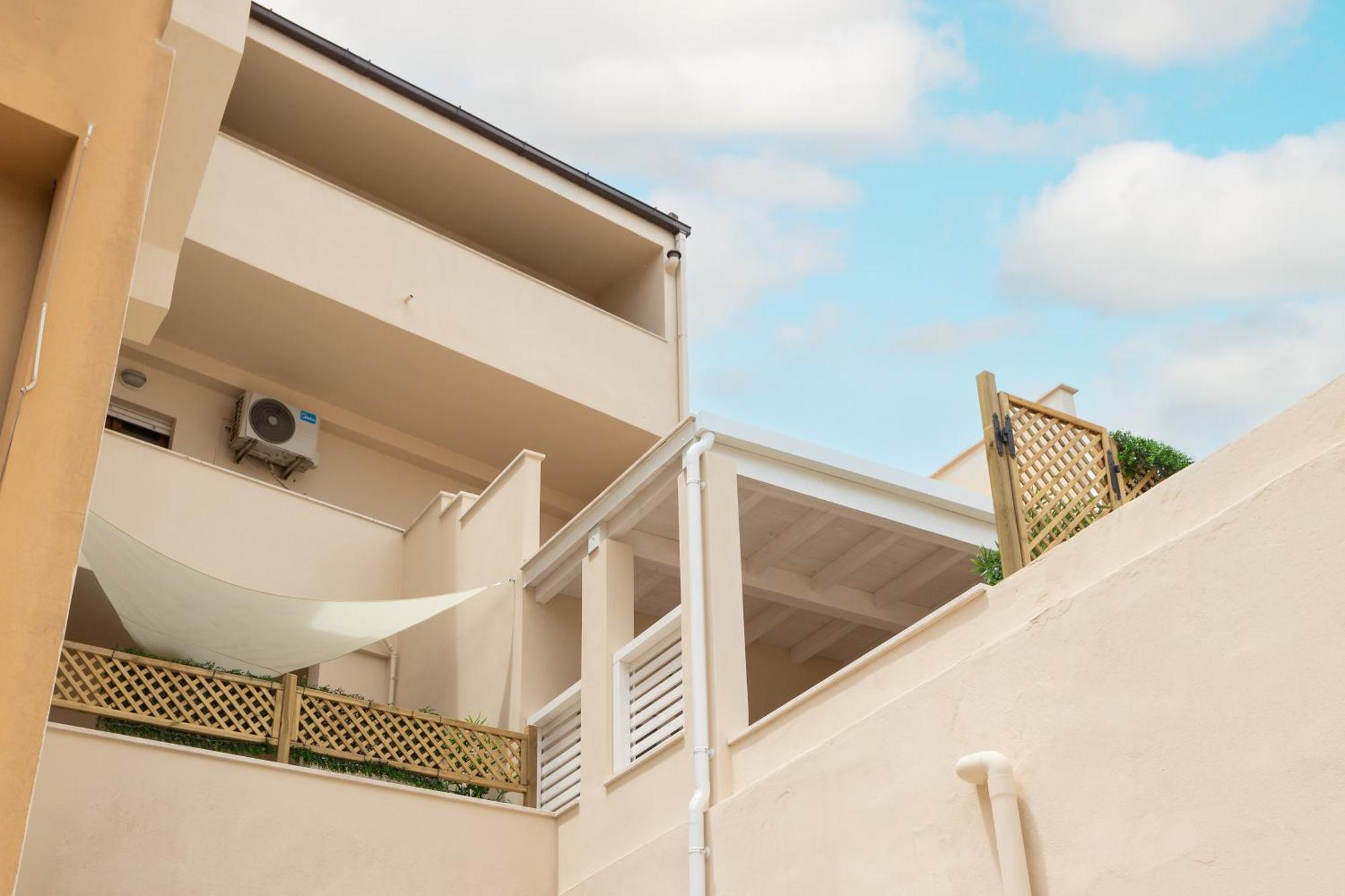 Domus Laetitiae Rooms & Apartments Quartu Sant'Elena Exterior photo
