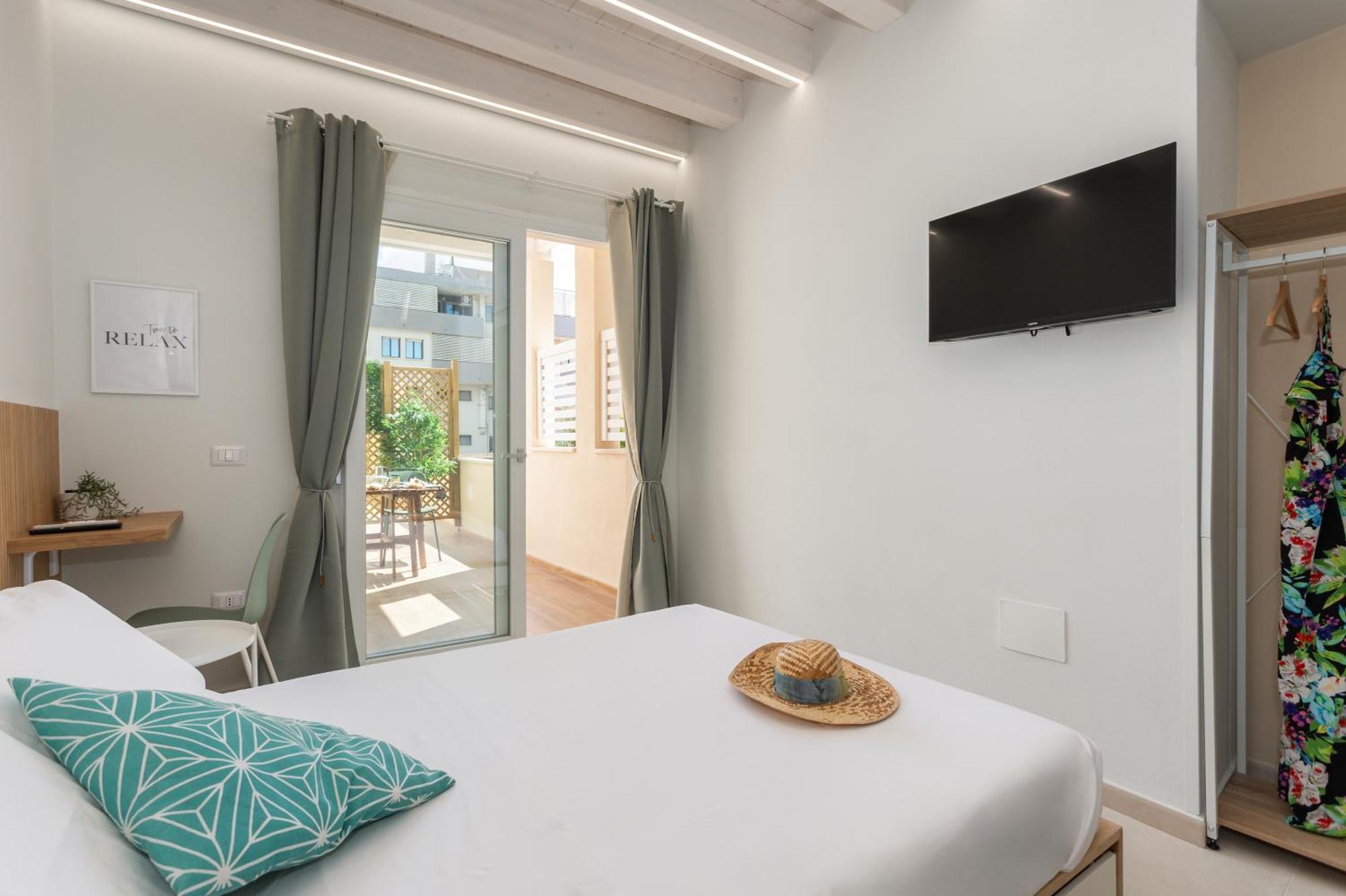 Domus Laetitiae Rooms & Apartments Quartu Sant'Elena Exterior photo